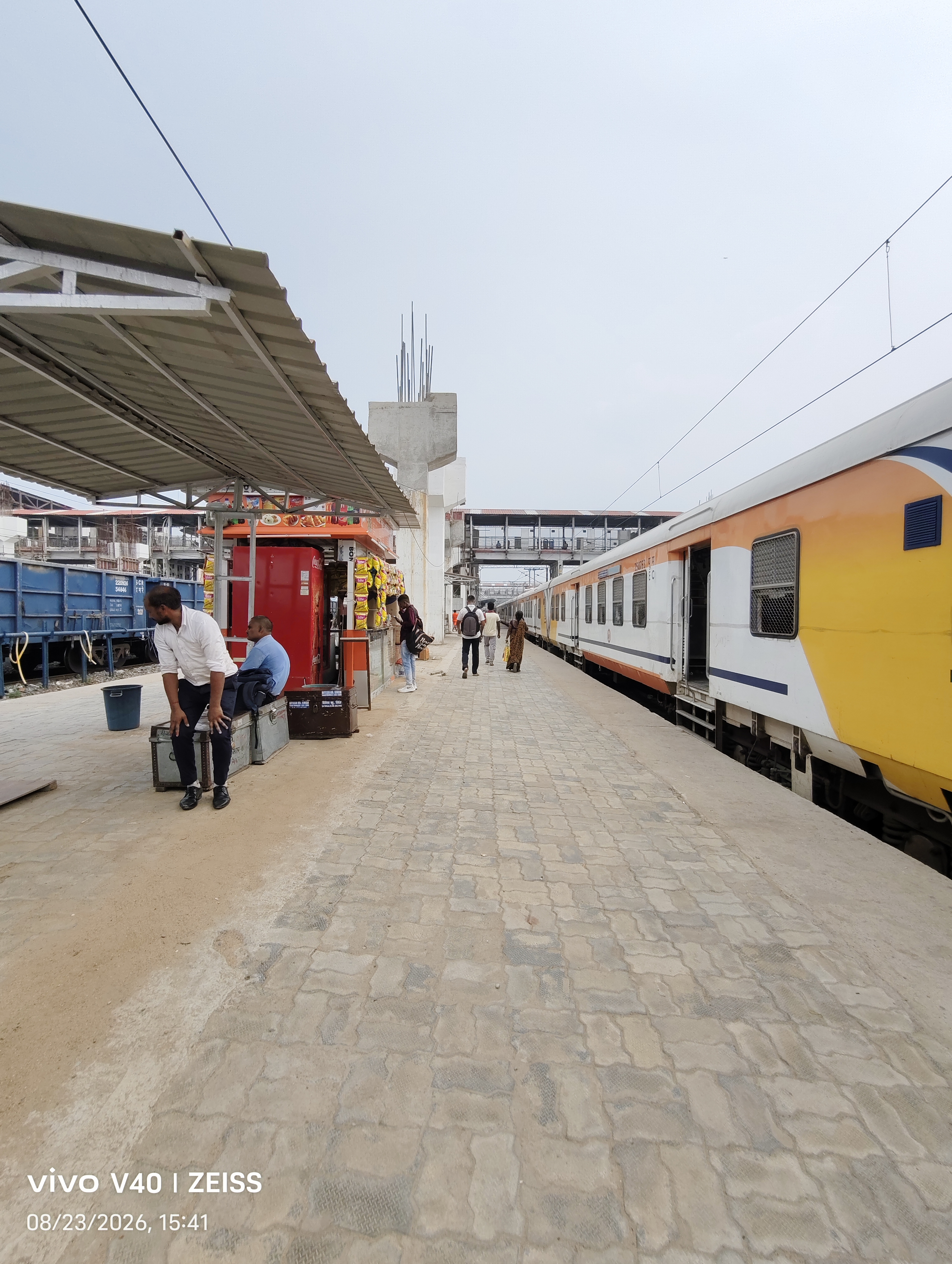 12321 Howrah - Mumbai CSMT Mail (Via Gaya) train photo 2