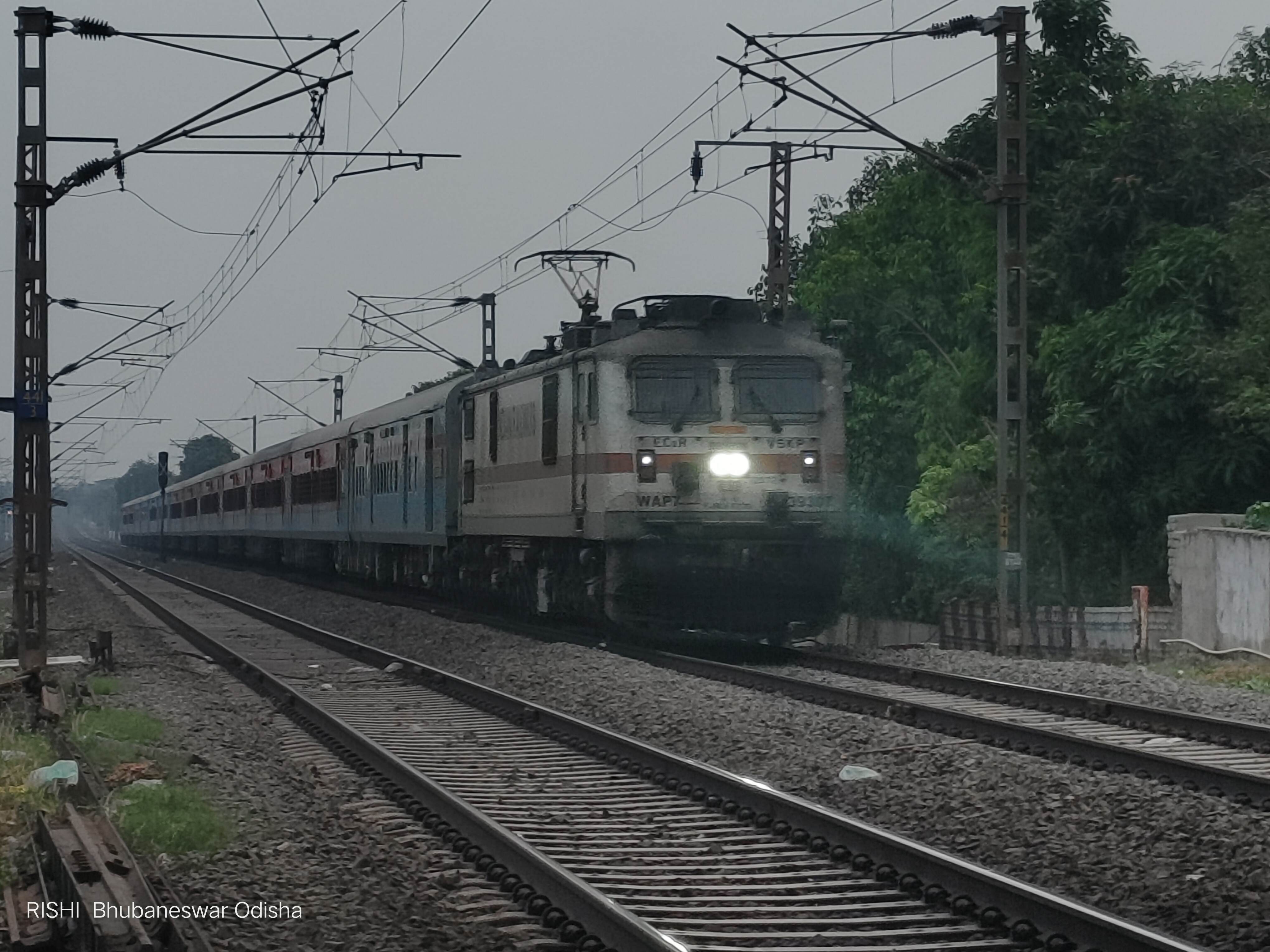 18303 Sambalpur - Puri Intercity Express train photo 2