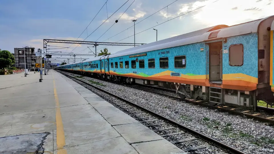12752 Jammu Tawi - Hazur Sahib Nanded Humsafar Express train photo 4