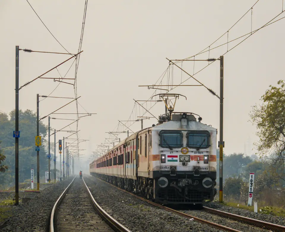 12721 Dakshin SF Express train photo 5