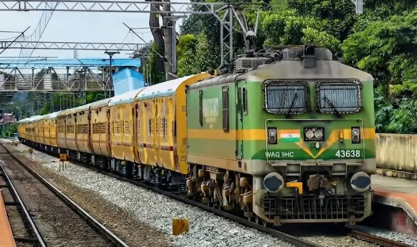 13113 Hazarduari Express train photo 2