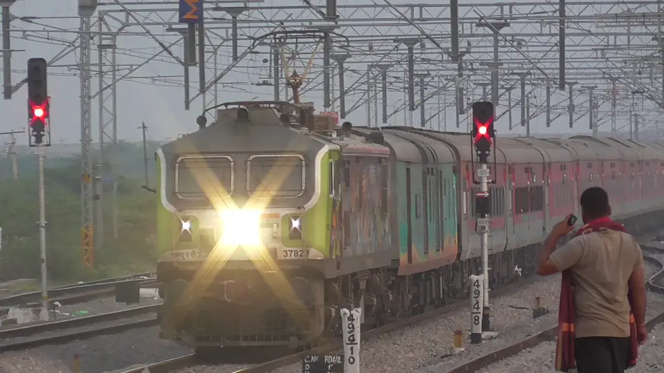 17321 Vasco-da-Gama - Jasidih Weekly Express train photo 8