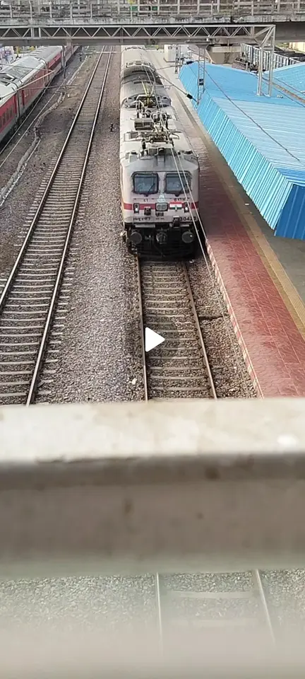 12433 M G R Chennai Central - Hazrat Nizamuddin Rajdhani Express train photo 2