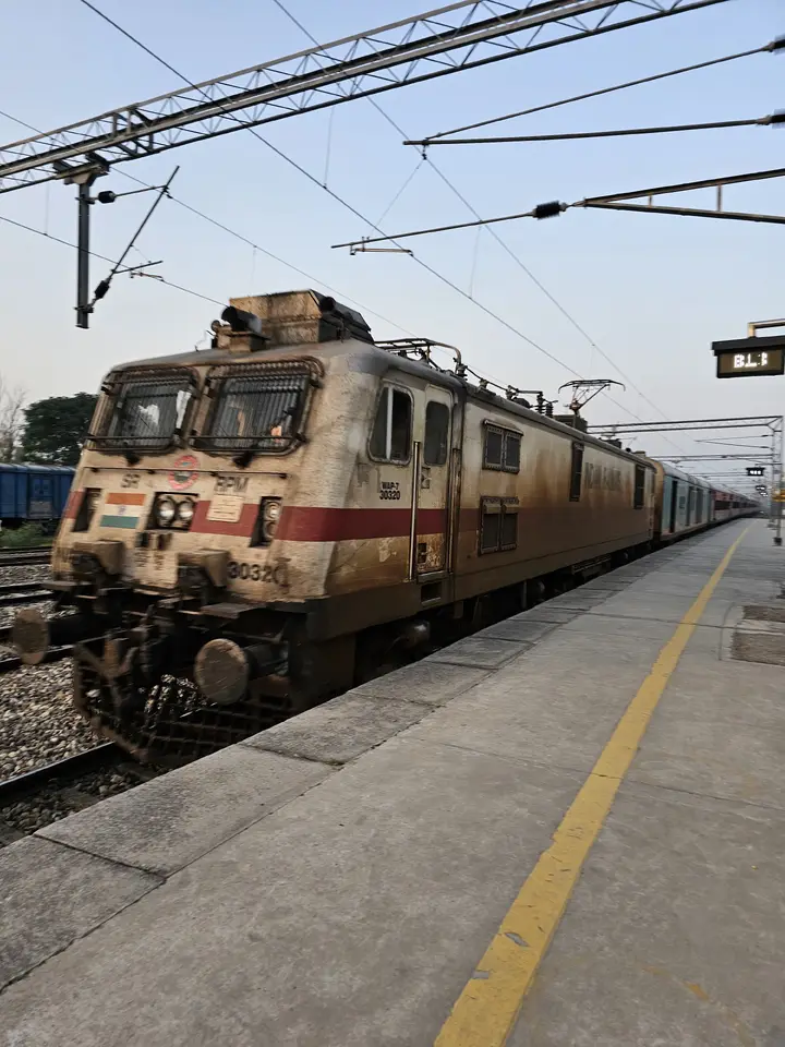 12752 Jammu Tawi - Hazur Sahib Nanded Humsafar Express train photo 2