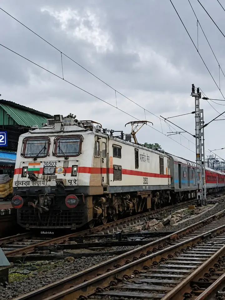 12313 Sealdah - New Delhi Rajdhani Express train photo 6