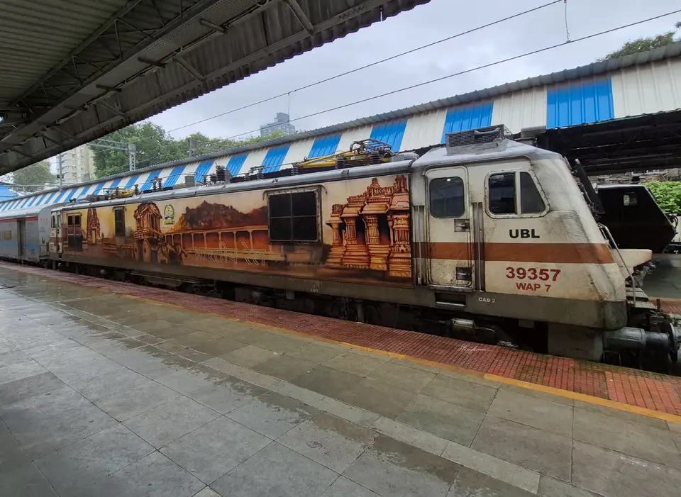 12017 New Delhi - Dehradun Shatabdi Express train photo 7