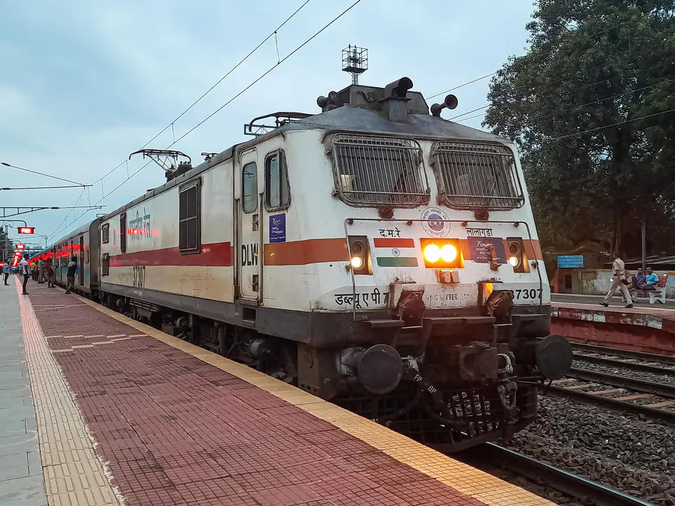 12625 Kerala Express train photo 4
