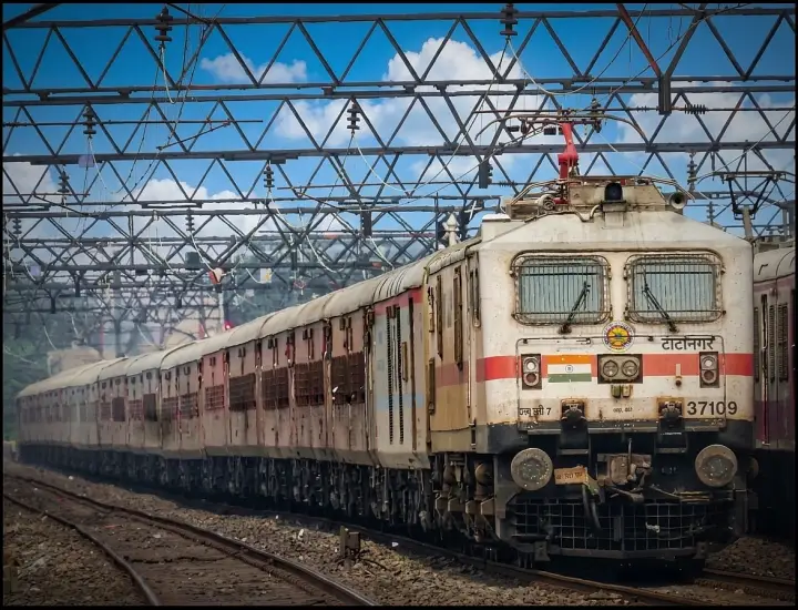 दुर्गा पूजा पर यात्रियों को बड़ा तोहफा! हैदराबाद-कोलकाता स्पेशल  के 4 फेरे बढ़े, टाइमिंग भी बदली