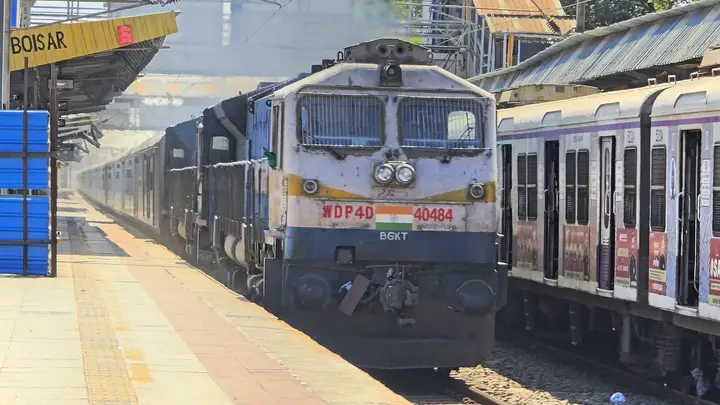 बड़ा बदलाव! अब एक ट्रेन में सफर होगा प्रतापगढ़ से चित्रकूट तक! रेलवे बोर्ड ने मिलाईं दो ट्रेनें, डबल हुए कोच