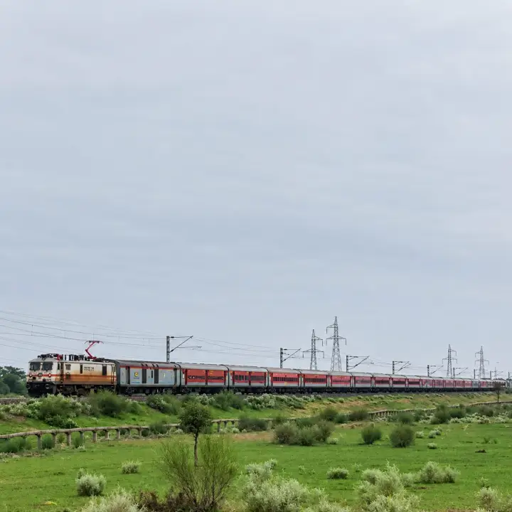 दिल्ली के लिए प्रयागराज, कानपुर और इटावा को एक और सौगात! अब शकूरबस्ती तक जाएगी दादरी एक्सप्रेस