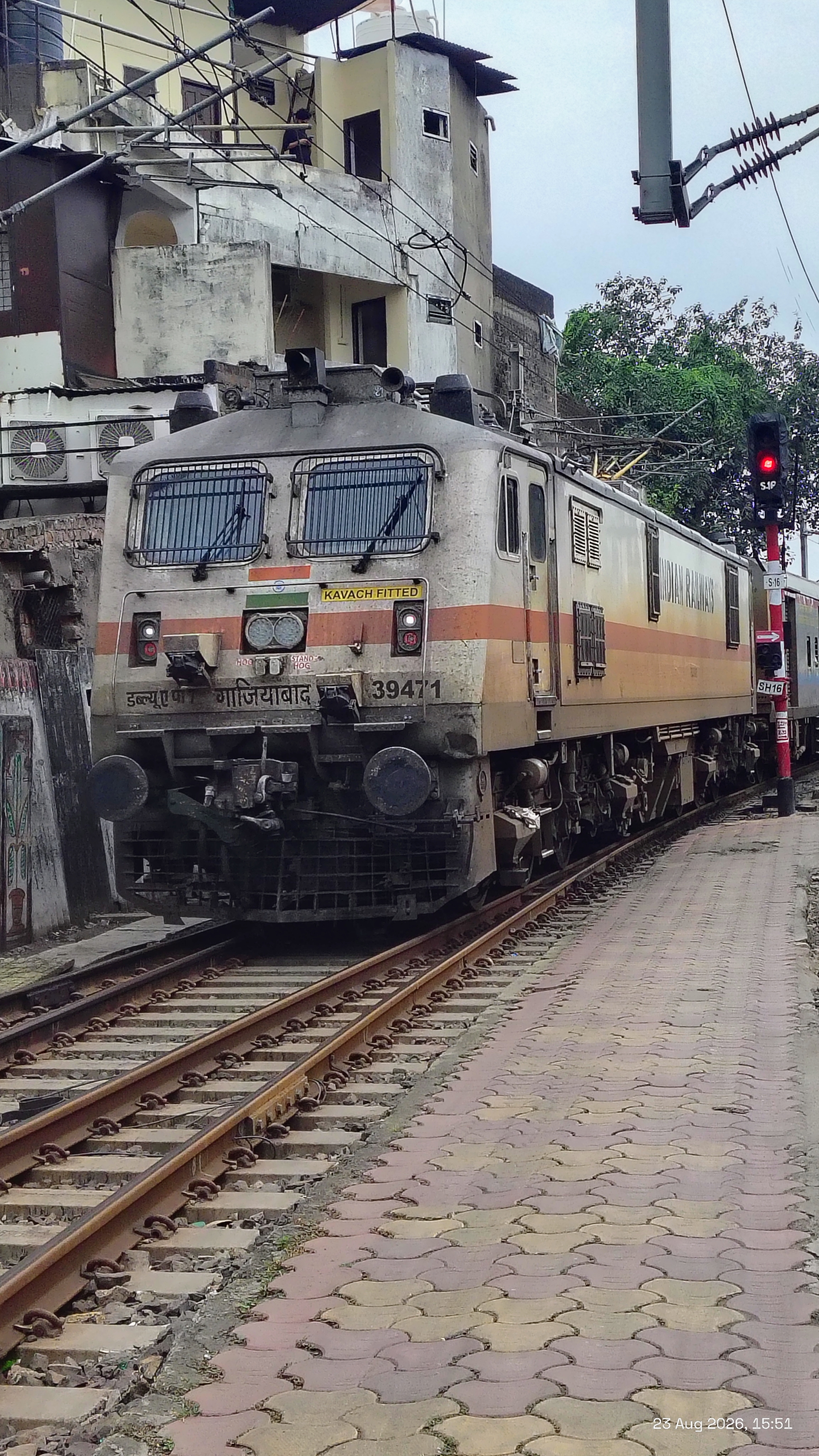 20156 New Delhi - Dr. Ambedkar Nagar SF Express train photo 2